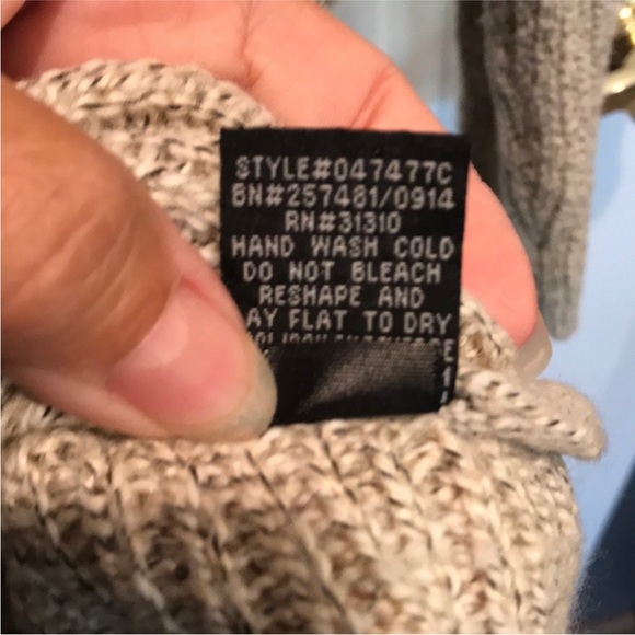 Sweater with rhinestone detail in shoulders - Picture 6 of 7